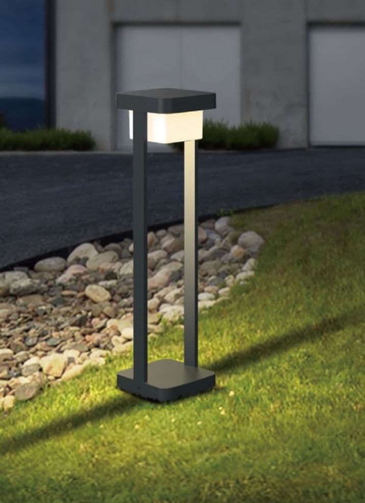 Axis Bollard - View 3